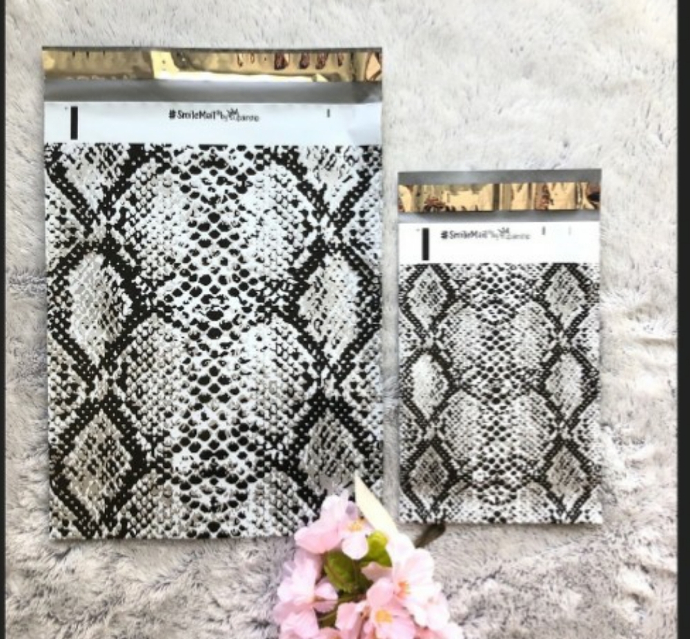 10x13 Snakeskin Mailers. Price is firm! - Picture 8 of 12